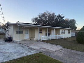 120 Alhambra Ave in Altamonte Springs, FL - Building Photo