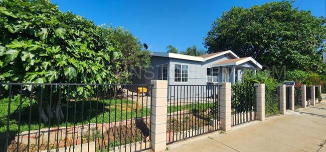 1178 S Park Ave in Pomona, CA - Building Photo - Building Photo