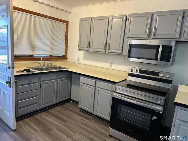 704 Highland Ave in Waterbury, CT - Building Photo - Building Photo