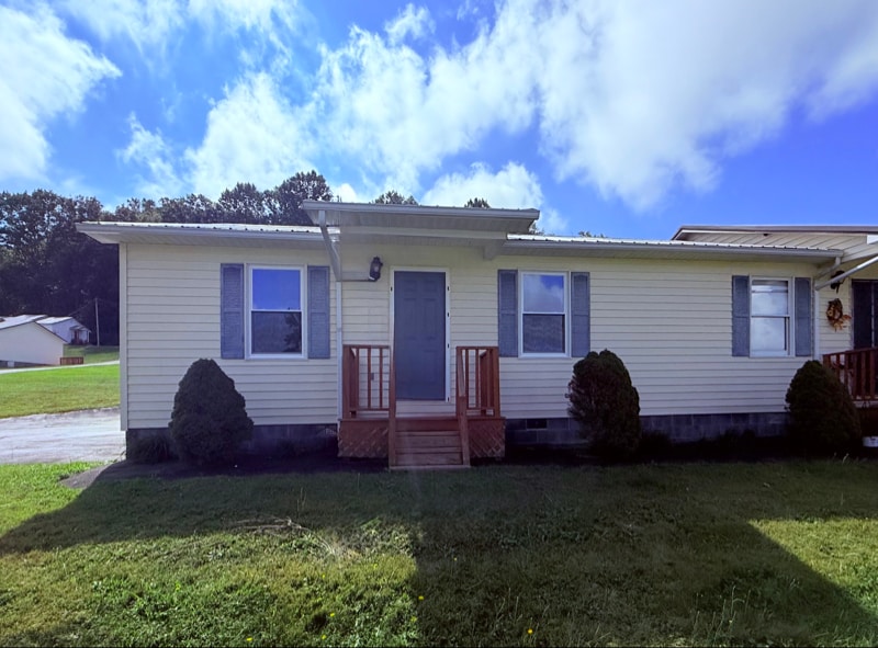 13728 Heath Brothers Dr in Glade Spring, VA - Building Photo