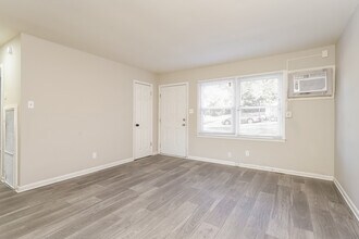 Greenwood Gardens in Greensboro, NC - Building Photo - Building Photo