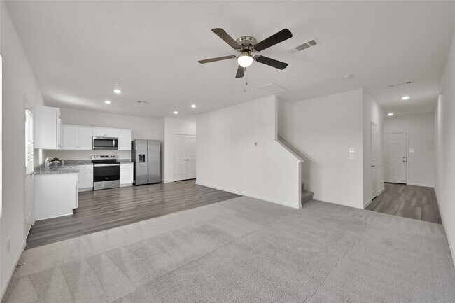 14818 Calderon Dr in Montgomery, TX - Foto de edificio - Building Photo