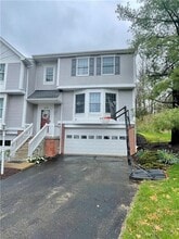 115 Horseshoe Cir E in Canonsburg, PA - Building Photo - Building Photo