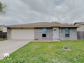 939 N Pleasant Woods Dr in Dallas, TX - Building Photo