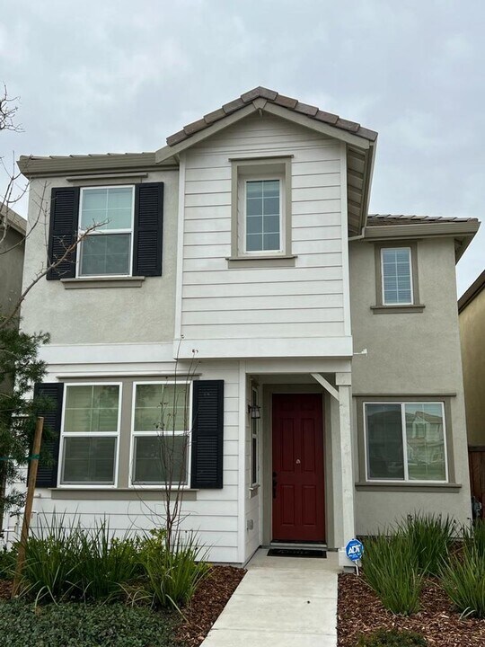 3719 Amelia Rose Way in Sacramento, CA - Building Photo