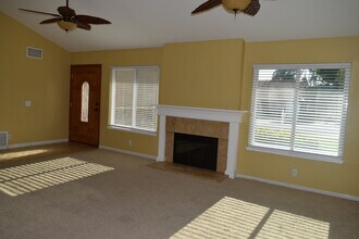 2194 Aspenpark Ct in Thousand Oaks, CA - Building Photo - Building Photo