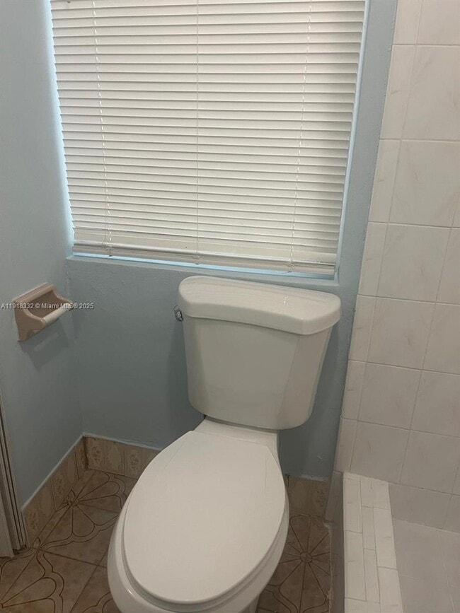 671 E 12th Pl in Hialeah, FL - Building Photo - Building Photo