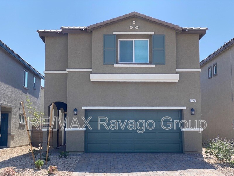 9920 S Ullom Dr in Enterprise, NV - Building Photo