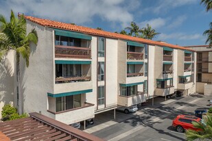 6455 La Jolla Blvd in La Jolla, CA - Building Photo