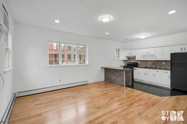 330 Clifton Pl in Brooklyn, NY - Foto de edificio - Building Photo