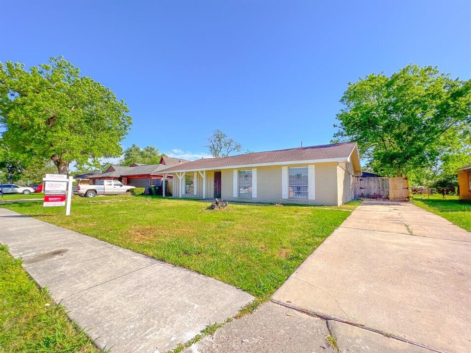 2815 Monticello Dr in Houston, TX - Building Photo