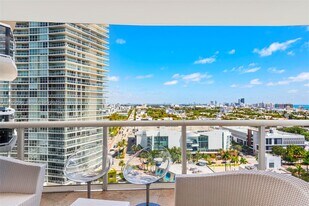 400 Alton Rd in Miami Beach, FL - Building Photo