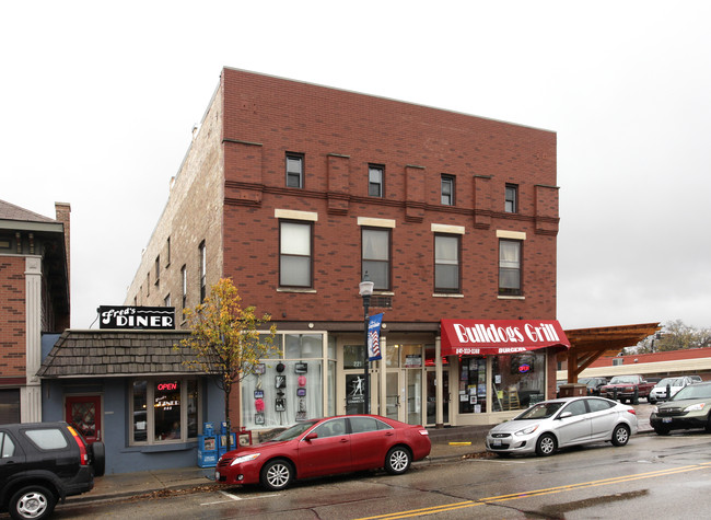 217-221 Center St in Grayslake, IL - Building Photo - Building Photo