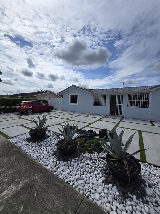 13376 SW 46th Ln in Miami, FL - Building Photo