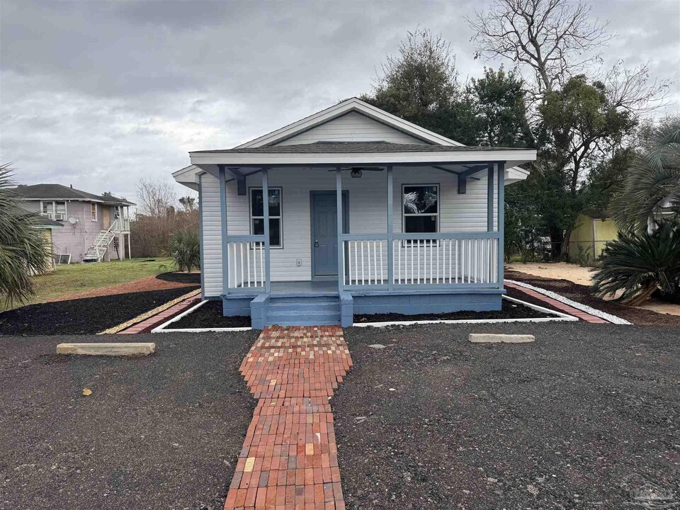 1114 N Q St in Pensacola, FL - Building Photo