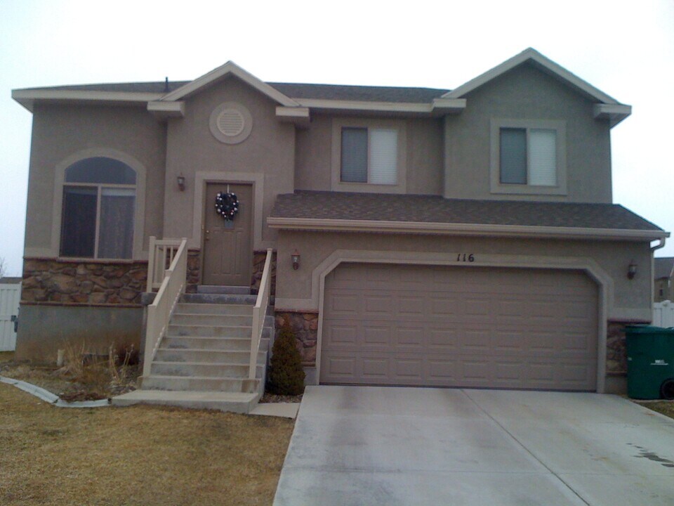116 W 1675 N in Layton, UT - Building Photo