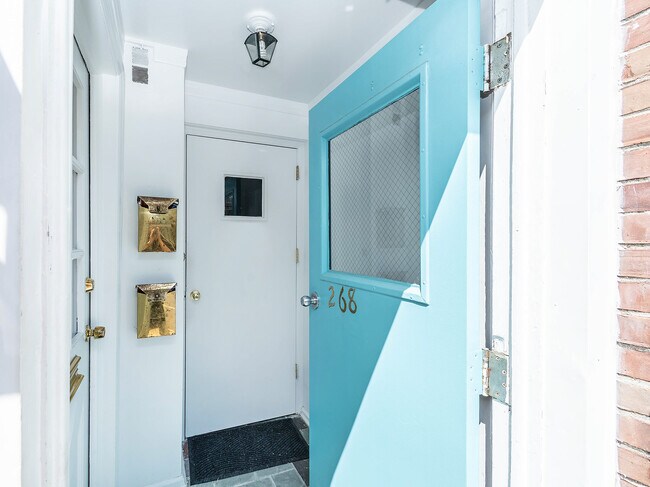 268 Sea Cliff Ave-Unit -# apt #2 in Sea Cliff, NY - Foto de edificio - Building Photo