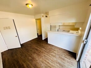9344 Pecos St in Houston, TX - Foto de edificio - Building Photo