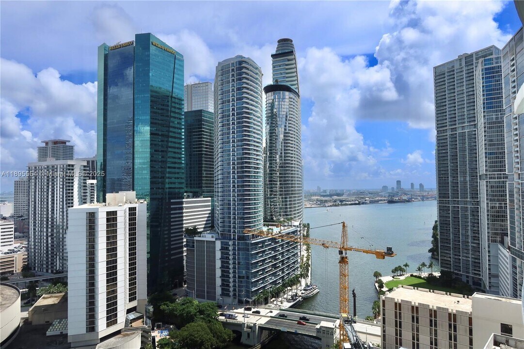 41 SE 5th St, Unit 1611 in Miami, FL - Foto de edificio