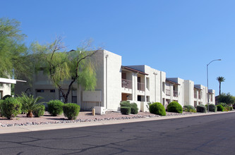 Village At Apache Wells in Mesa, AZ - Building Photo - Building Photo