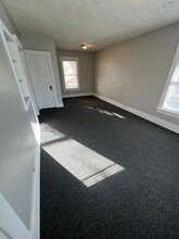 1527 SW Mulvane St in Topeka, KS - Foto de edificio - Building Photo