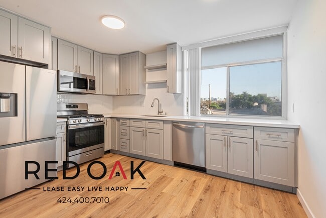 511 N Kenmore Ave, Unit 304 in Los Angeles, CA - Building Photo - Building Photo