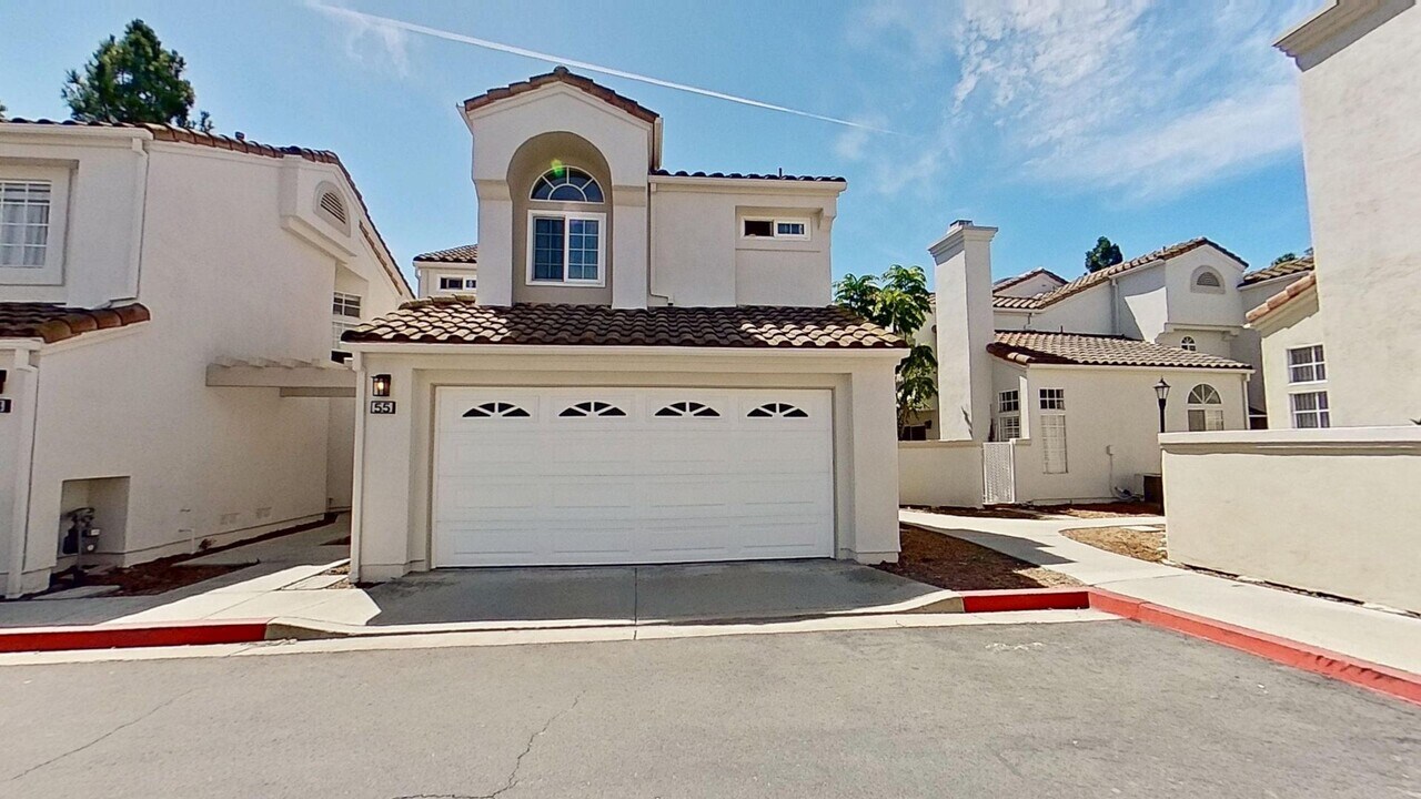 55 Agostino in Irvine, CA - Building Photo