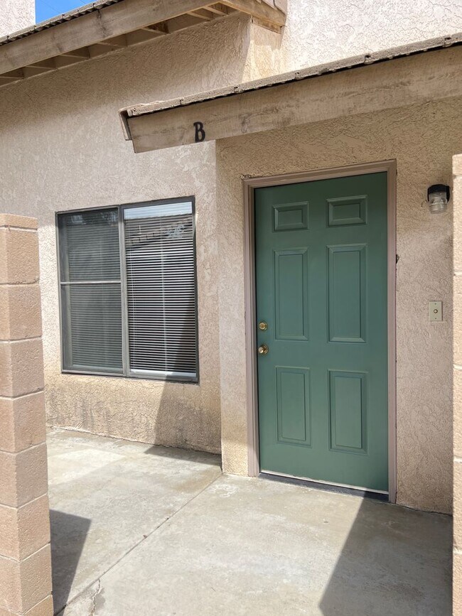 8106 Laborough Dr in Bakersfield, CA - Building Photo - Building Photo