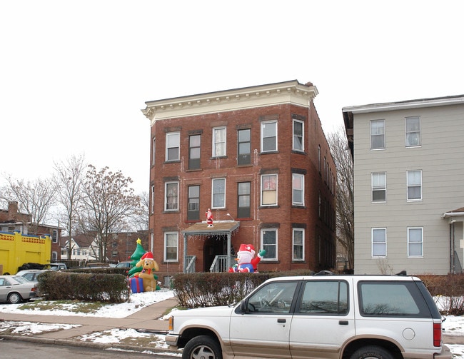 137 Franklin Ave in Hartford, CT - Foto de edificio - Building Photo