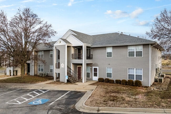 Shawnee Lake Apartments in Topeka, KS - Building Photo - Building Photo