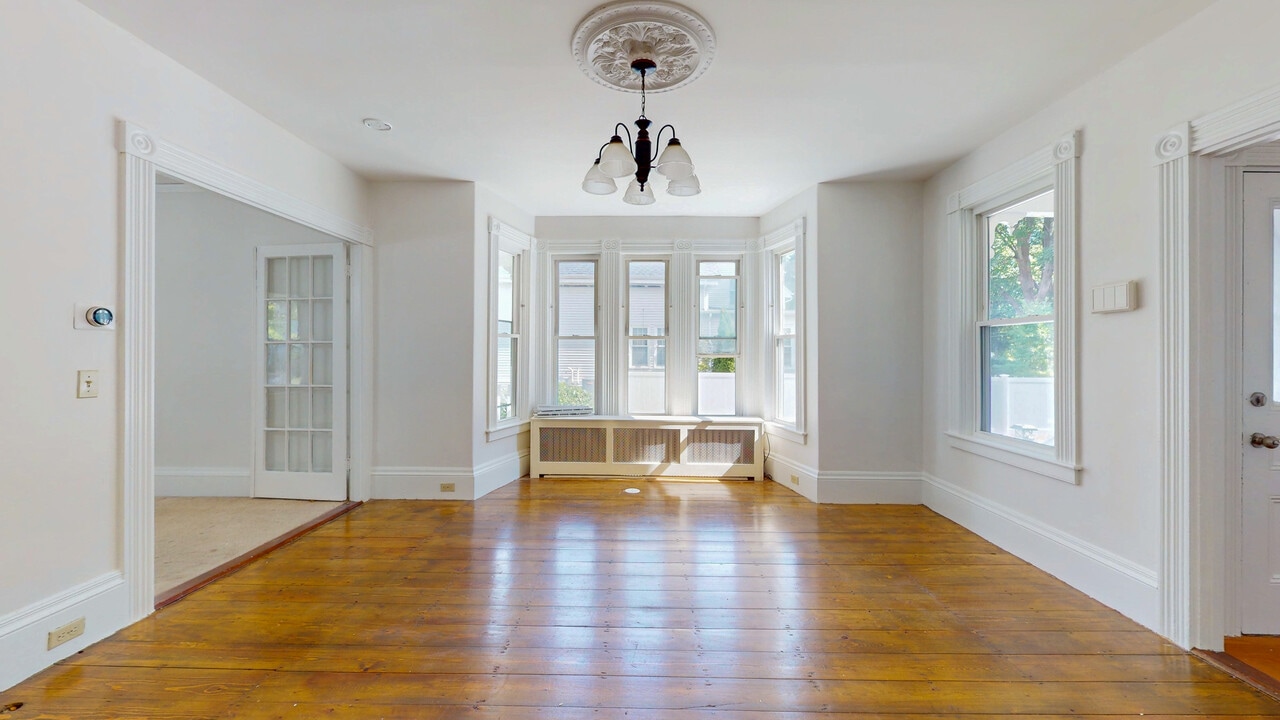 10 Barrows St, Unit 1 in Middleboro, MA - Foto de edificio