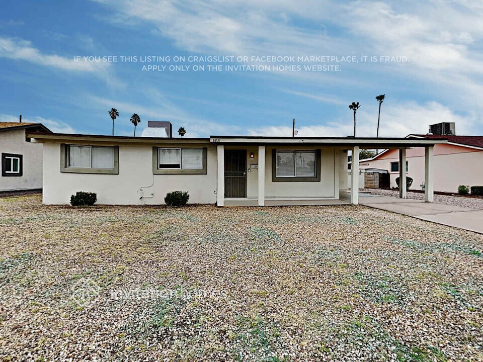 8831 N 37th Dr, Unit 132 in Phoenix, AZ - Building Photo
