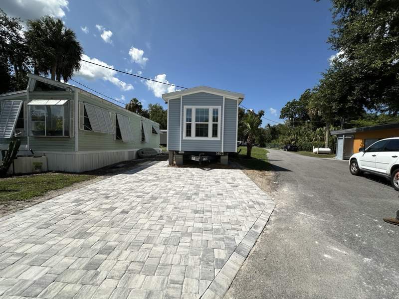 14035 W River Rd in Inglis, FL - Building Photo