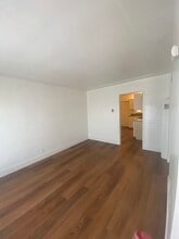 3402 Mayfair Dr S in Fresno, CA - Foto de edificio - Building Photo