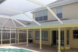 1967 NW Marsh Rabbit Ln in Jensen Beach, FL - Foto de edificio - Building Photo