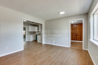 813 S Midwest Blvd in Midwest City, OK - Building Photo - Building Photo