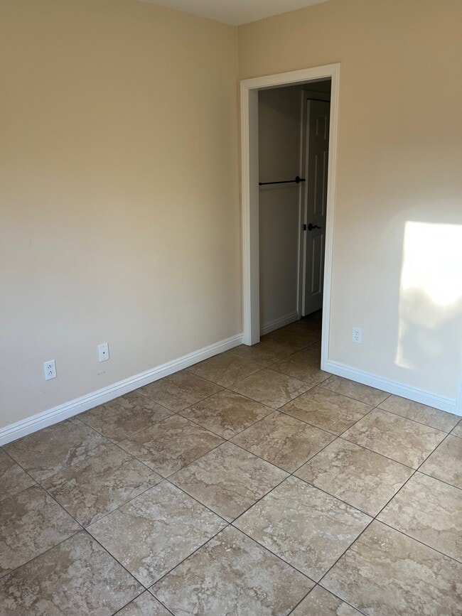 1693 Thompson Ave in Chula Vista, CA - Foto de edificio - Building Photo