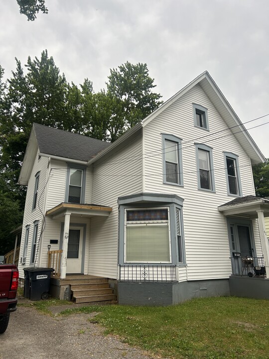 82 Eagle St, Unit Upper in Fredonia, NY - Building Photo