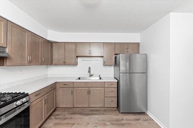 600 McKinley Ave, Unit 210 in Mundelein, IL - Building Photo - Building Photo