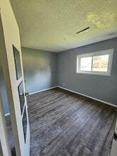 2330 E Locust St in Davenport, IA - Building Photo - Building Photo