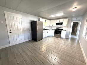 1112 50th Ave Dr W in Bradenton, FL - Building Photo - Building Photo