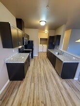 4261 Hawthorne Ave NE in Salem, OR - Building Photo - Building Photo