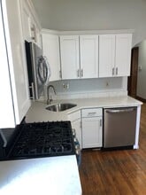 336 Centre St, Unit 1 in Boston, MA - Building Photo - Building Photo