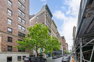 35 E 12th St in New York, NY - Building Photo - Building Photo