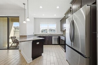 11539 Crowned Sparrow Ln in Tampa, FL - Building Photo - Building Photo