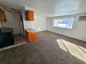 1885 N Taylor Rd in Cleveland, OH - Building Photo