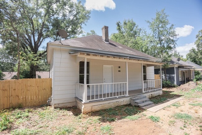 1018 W Broad St in Griffin, GA - Building Photo - Building Photo