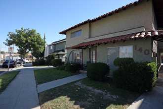 140 W Hillsdale St in Inglewood, CA - Building Photo - Building Photo