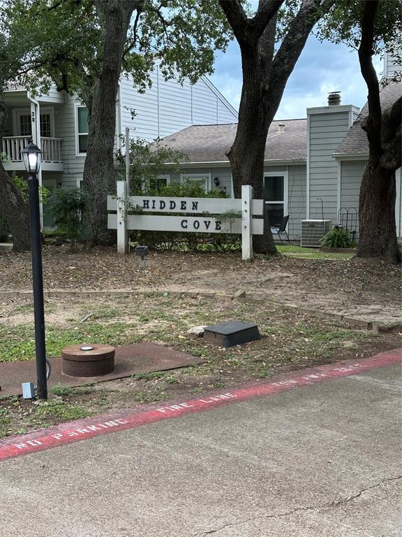 56 Hideaway Dr in Friendswood, TX - Building Photo - Building Photo