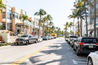 1460 Ocean Dr in Miami Beach, FL - Building Photo - Building Photo